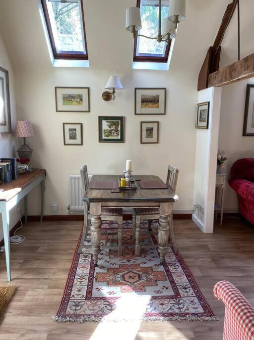 Milton Abbas The Grooms Loft Self Contained Apartment المظهر الخارجي الصورة